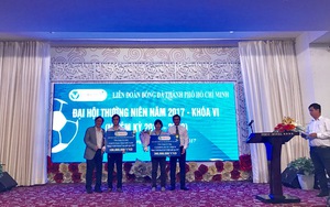 Bóng đá TP.HCM mừng công lớn