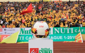 CĐV Nam Định gây 'sốt' tại sân Gò Đậu