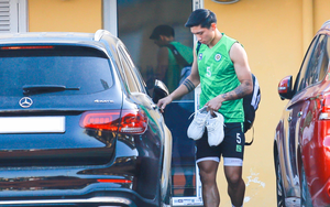 Văn Hậu lái xe riêng đi tập chuẩn bị đấu CLB Nam Định