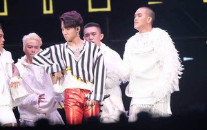 Sơn Tùng M-TP hát ‘Lạc trôi’ ‘đốt cháy’ sân khấu Viral Fest Asia 2017