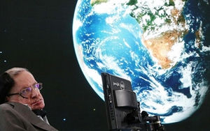 Stephen Hawking lại cảnh báo người ngoài hành tinh xâm lược Trái Đất