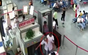 Rụng rời phát hiện người Trung Quốc mang 2 cánh tay người trong hành lý máy bay