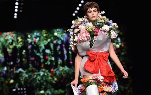 Con gái Cindy Crawford: 16 tuổi đã ‘khuynh đảo’ các tuần lễ thời trang quốc tế