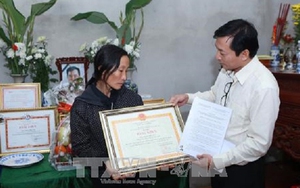 Nhà báo Đinh Hữu Dư được truy tặng Bằng khen về phòng chống thiên tai