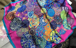 Từ vụ khăn lụa Khaisilk: Đã nhập khẩu 8.800 chiếc khăn lụa từ Trung Quốc