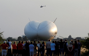 Máy bay lớn nhất thế giới rơi ở Anh