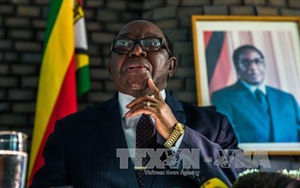 Sau chính biến, Quốc hội Zimbabwe bắt đầu luận tội Tổng thống Mugabe
