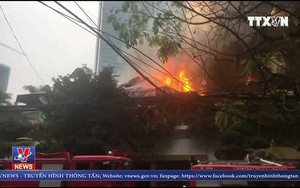 VIDEO: Cháy lớn tại quán café ở Hà Nội