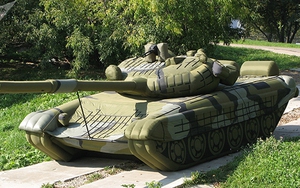 Vì sao nhu cầu 'trang bị' các loại mô hình xe tăng và tên lửa ngày càng tăng trên thế giới?