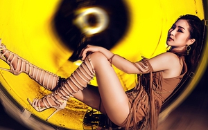 Hương Tràm tung MV nóng bỏng ‘I want you now’