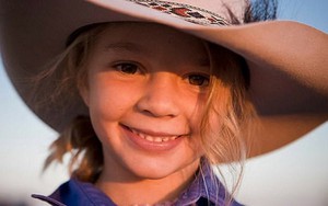 Cô bé 14 tuổi xinh đẹp tự tử vì bị bắt nạt triền miên trên mạng