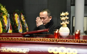 Nghệ sĩ Việt thắp nén nhang thơm tiễn biệt nhạc sĩ Hoàng Vân