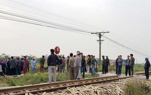 Cố tình vượt rào chắn, một người đi bộ bị tàu hỏa đâm