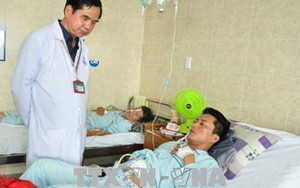 800 con sán lá gan bâu kín, làm tắc ống mật của bệnh nhân hay ăn gỏi cá với rau sống