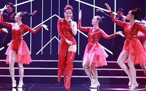 VIDEO Chung khảo HHVN 2018: Chi Pu hát 'Đóa hoa hồng' khuấy động sân khấu
