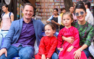 Ca sĩ Hồng Nhung chia tay ông xã ngoại quốc Kevin Gilmore