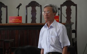 Tống đạt quyết định thi hành án 3 năm tù đối với ông Nguyễn Khắc Thủy về tội dâm ô đối với trẻ em