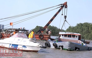 Va chạm với tàu chở container, xà lan chìm xuống sông Sài Gòn, 2 người mất tích