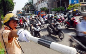 Hà Nội phân luồng giao thông để lắp đặt dầm cầu vượt nút giao An Dương