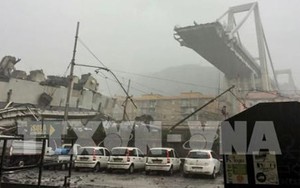 VIDEO hiện trường sập cầu trên đường cao tốc ở Italy