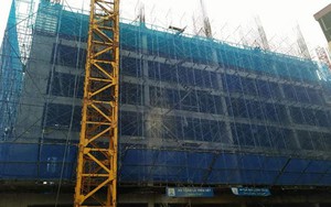 Hà Nội: Sập giàn giáo xây dựng làm 2 người tử vong, 1 người bị thương