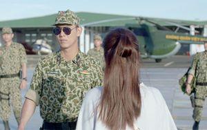 'Hậu duệ mặt trời' tập 5,6: Cảnh đại uý Duy Kiên bước xuống từ trực thăng được fan khen 'quá đẹp'