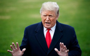 Tổng thống Mỹ Donald Trump biện hộ cho việc sử dụng hơi cay giải tán người di cư