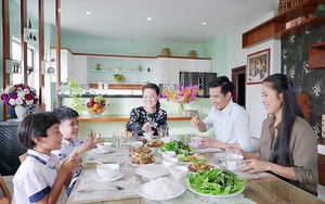 Xem 'Gạo nếp gạo tẻ' tập 92: Hai bên gia đình ủng hộ, Tường cưới Hương 'liền tay'?