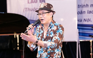 Liveshow '10 năm tái ngộ': Tuấn Vũ hăng say tập luyện, fan bí mật tặng quà