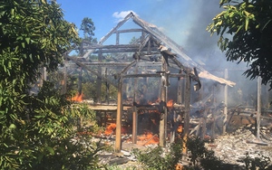 Gia Lai: Cháy nhà sàn, 1 cháu bé tử vong