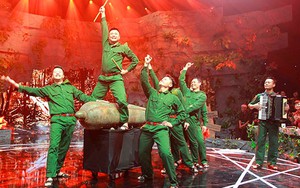 'Giai điệu tự hào' tháng 6 kể chuyện về những người can trường bám biển