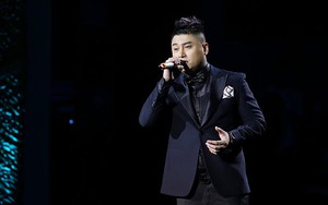 Liveshow 'Khánh 30': Vũ Duy Khánh khóc nghẹn khi hát về cha, tự thử thách mình với Bolero