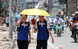 Thời tiết Bắc Bộ ngày nắng nóng, đêm mưa rào và dông