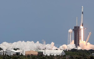 SpaceX phóng tàu vũ trụ lịch sử Crew Dragon