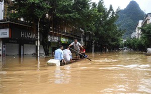 Trung Quốc nâng mức ứng phó khẩn cấp với mưa lũ