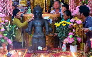 Sóc Trăng: Nhiều người hiếu kỳ đến chiêm bái bức tượng bằng đá