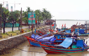 Trong 12 giờ tới, bão số 2 đi vào đất liền các tỉnh từ Ninh Bình đến Nghệ An và suy yếu dần thành áp thấp nhiệt đới