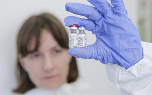 Nga tiêm phòng vaccine ngừa COVID-19 cho nhóm có nguy cơ cao