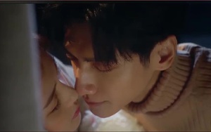 'Nửa là đường mật nửa là đau thương': Khoảnh khắc tình tứ của Viên tổng và Giang Quân