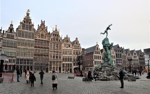 Ông già Noel với sứ mệnh đêm Giáng sinh giữa đại dịch