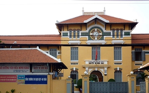 Học sinh, giáo viên 3 trường nghỉ học vì liên quan đến giáo viên tiếng Anh mắc COVID-19