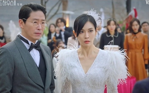 'Penthouse: Cuộc chiến thượng lưu': Seo Jin đính hôn với Dan Tae lại tương tư chồng cũ
