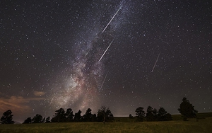 Mưa sao băng, siêu trăng và hiện tượng thiên văn kỳ thú tháng 4