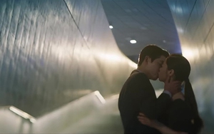 Tạm biệt 'Vincenzo': Fan Việt 'phát cuồng' vì nụ hôn của Song Joong Ki và Jeon Yeo Bin