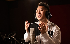 'Cảm ơn những trái tim yêu người': Tùng Dương hát tri ân các chiến sĩ áo trắng