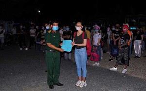 Bạc Liêu: Trao giấy chứng nhận cho 299 công dân hoàn thành cách ly y tế