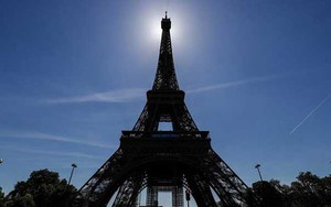 Biểu tình lớn ở Paris phản đối 'giấy thông hành Covid-19'