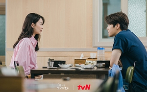 'Hometown Cha-Cha-Cha': Hye Jin qua đêm nhà Doo Shik và cả hai chính thức hẹn hò?