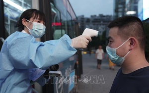 Dịch Covid-19: Trung Quốc thử nghiệm lâm sàng thuốc điều trị từ huyết tương bệnh nhân đã bình phục