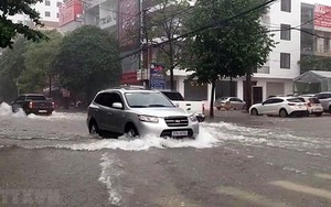 Mưa lớn tại Trung Bộ kéo dài đến ngày 25/10, Hà Nội thời tiết đẹp